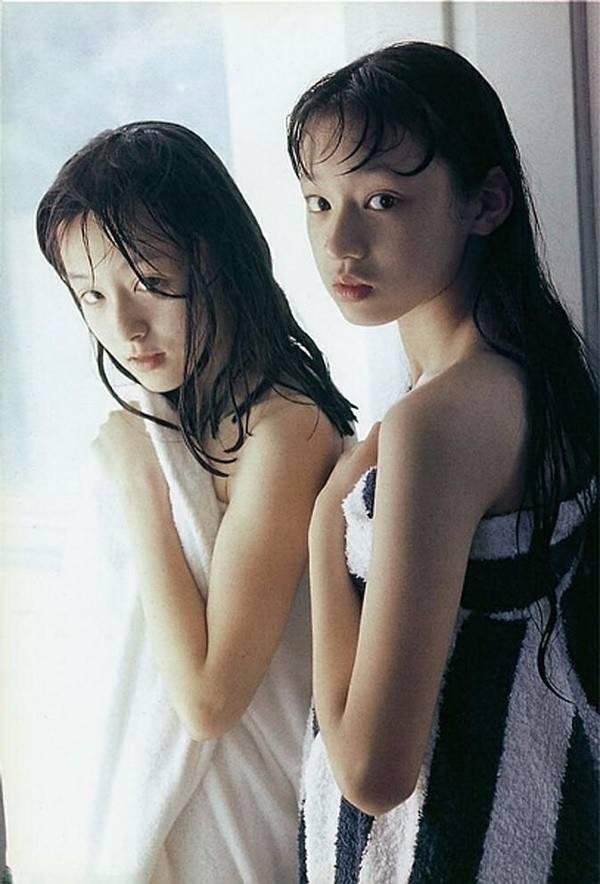 从少女到妻子再到母亲:日本私房摄影3大视角,揭开被凝视的秘密插图18 从少女到妻子再到母亲:日本私房摄影3大视角,揭开被凝视的秘密插图18