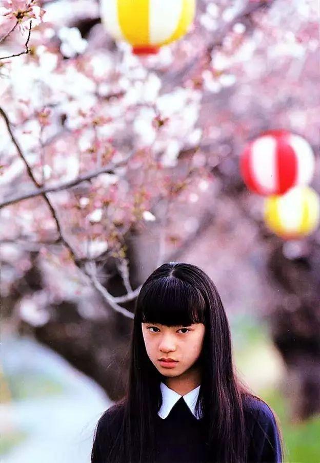 从少女到妻子再到母亲:日本私房摄影3大视角,揭开被凝视的秘密插图22 从少女到妻子再到母亲:日本私房摄影3大视角,揭开被凝视的秘密插图22