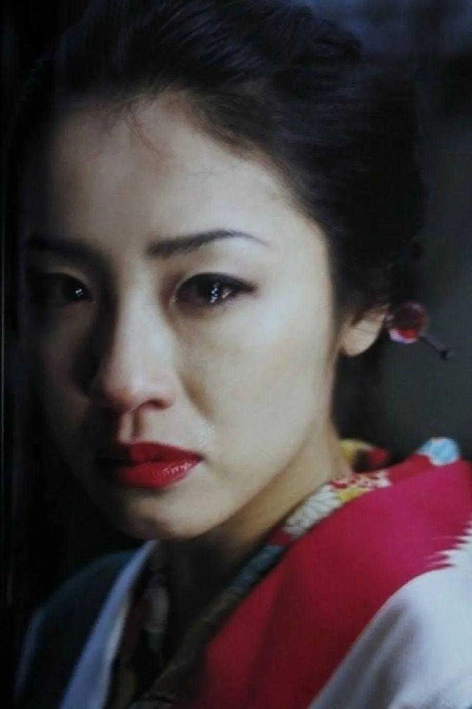 从少女到妻子再到母亲:日本私房摄影3大视角,揭开被凝视的秘密插图9 从少女到妻子再到母亲:日本私房摄影3大视角,揭开被凝视的秘密插图9