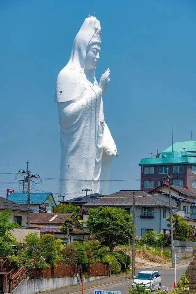 30个“巨无霸”瞬间,大到你怀疑人生