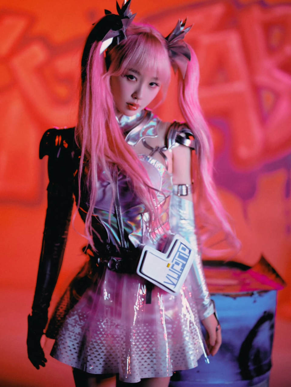 虞书欣COS孙尚香,身穿银色紧身衣,头戴红色双马尾,造型很炫酷插图2 虞书欣COS孙尚香,身穿银色紧身衣,头戴红色双马尾,造型很炫酷插图2