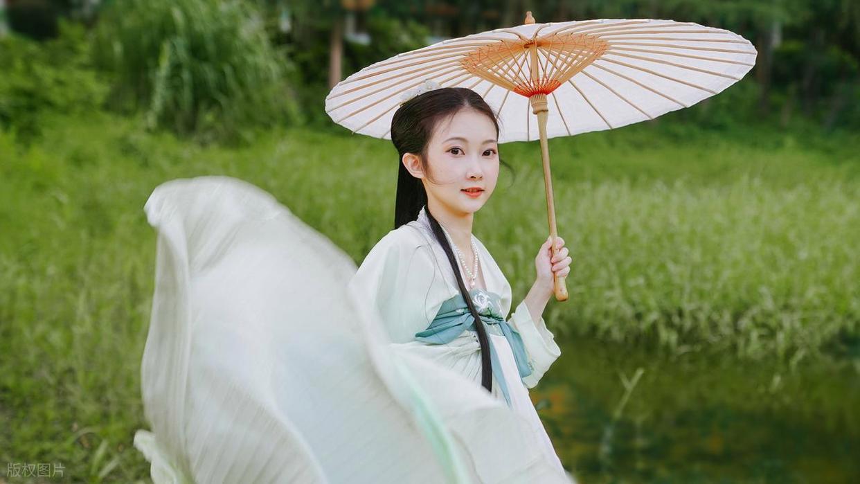 职业模特真的普遍“早熟”吗？揭秘时尚圈模特的成长加速度-无料摄影圈