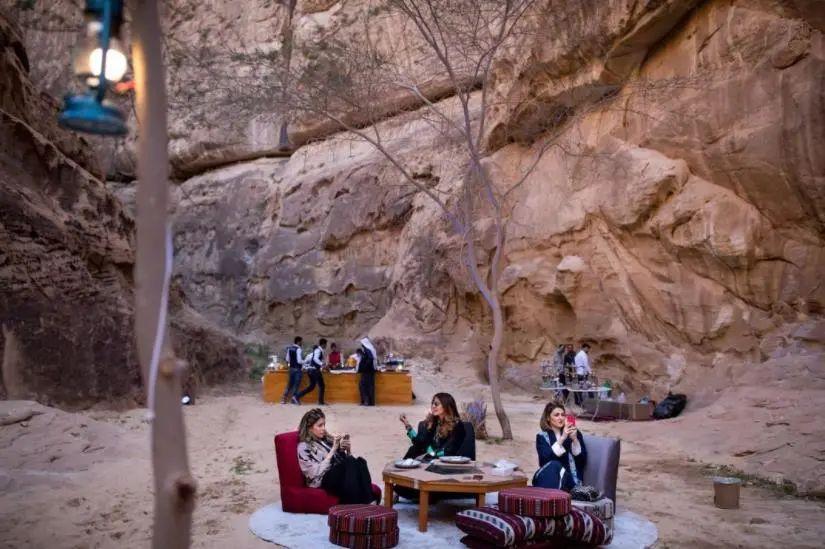 25个世界奇景:人类、动物和地球都在“整活”,看完大开眼界