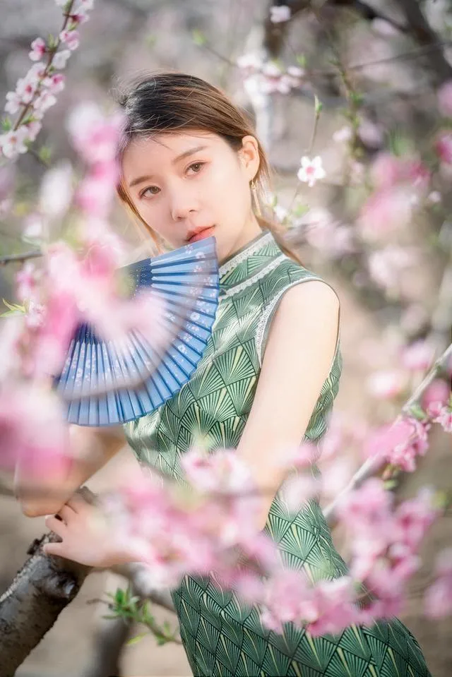 气质美女旗袍怎么拍，7个姿势技巧，拍出最美旗袍照插图2