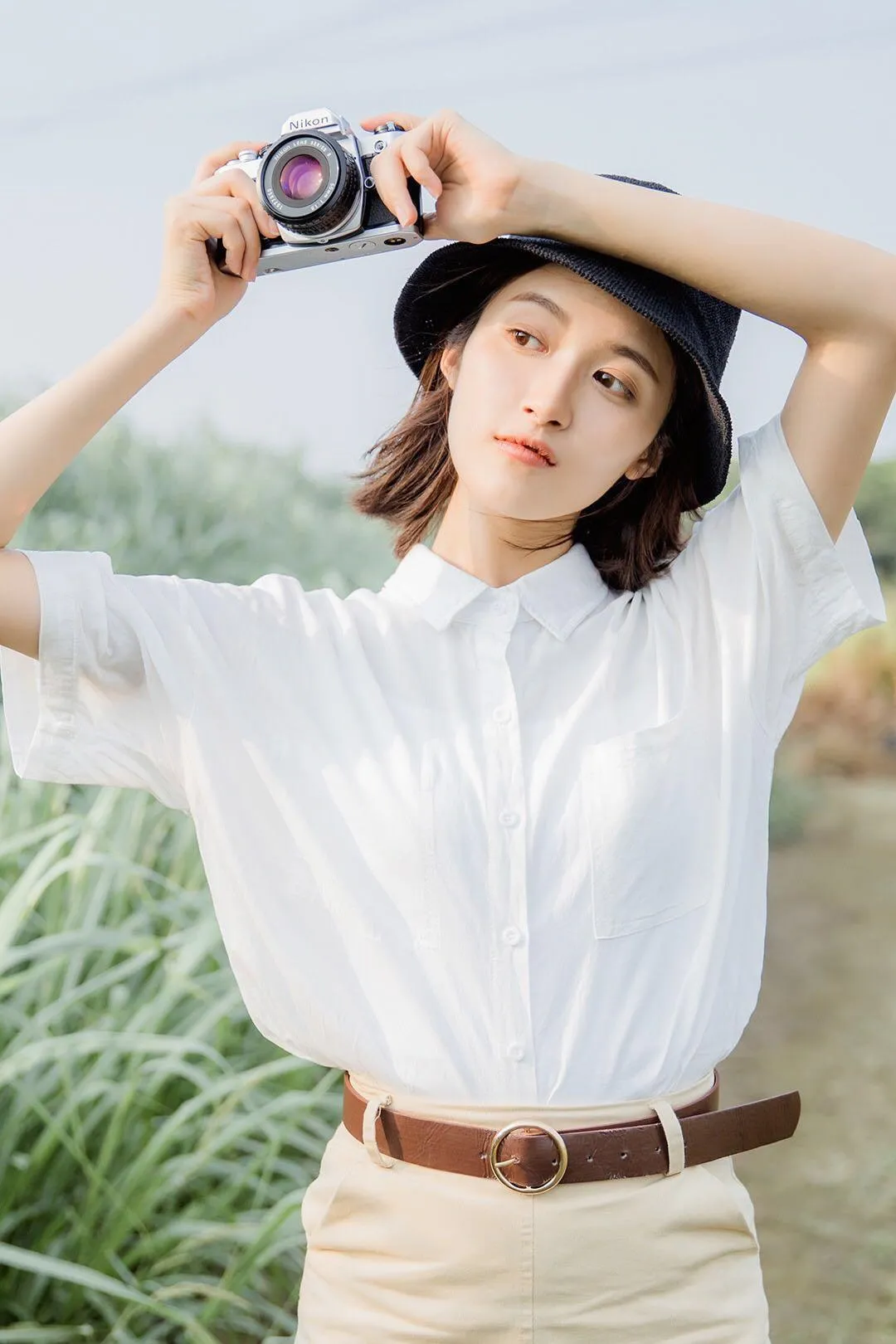 女生拍摄户外人像照，这7个姿势学起来，拍照显自然显好看插图3