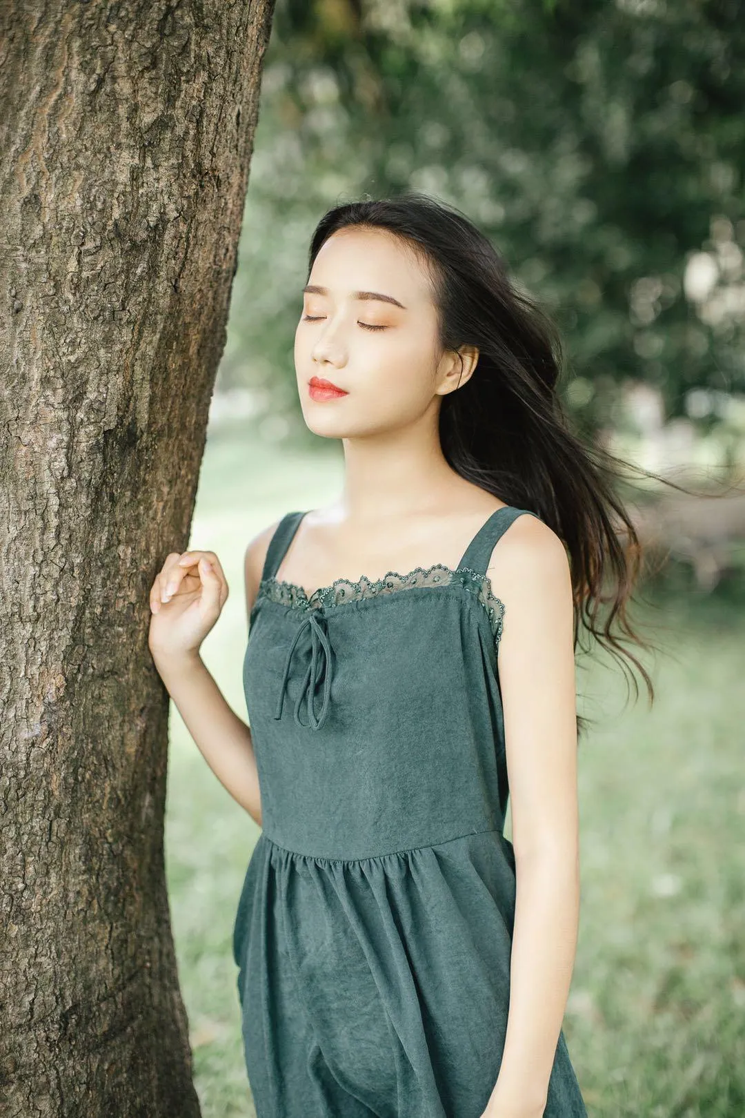 简单易学的拍照姿势教程，任何场景都通用，拍出你的自然美插图2