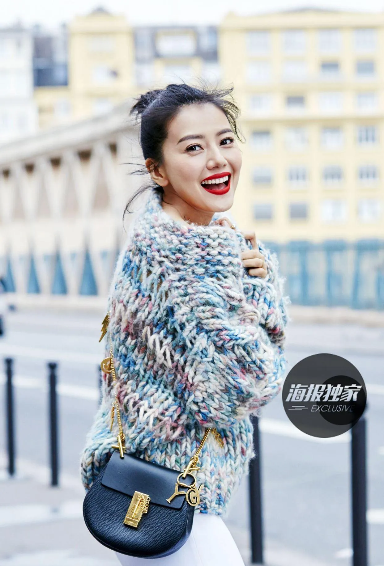 中年女士拍照，这9个姿势值得学习，好看、自然、有气质插图6