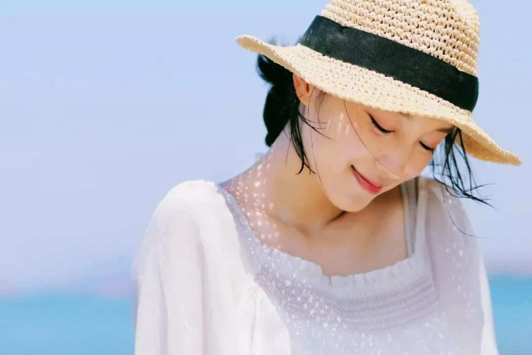 中年女士怎么拍照，8个好看的拍照姿势，帮你拍照年轻好看插图6