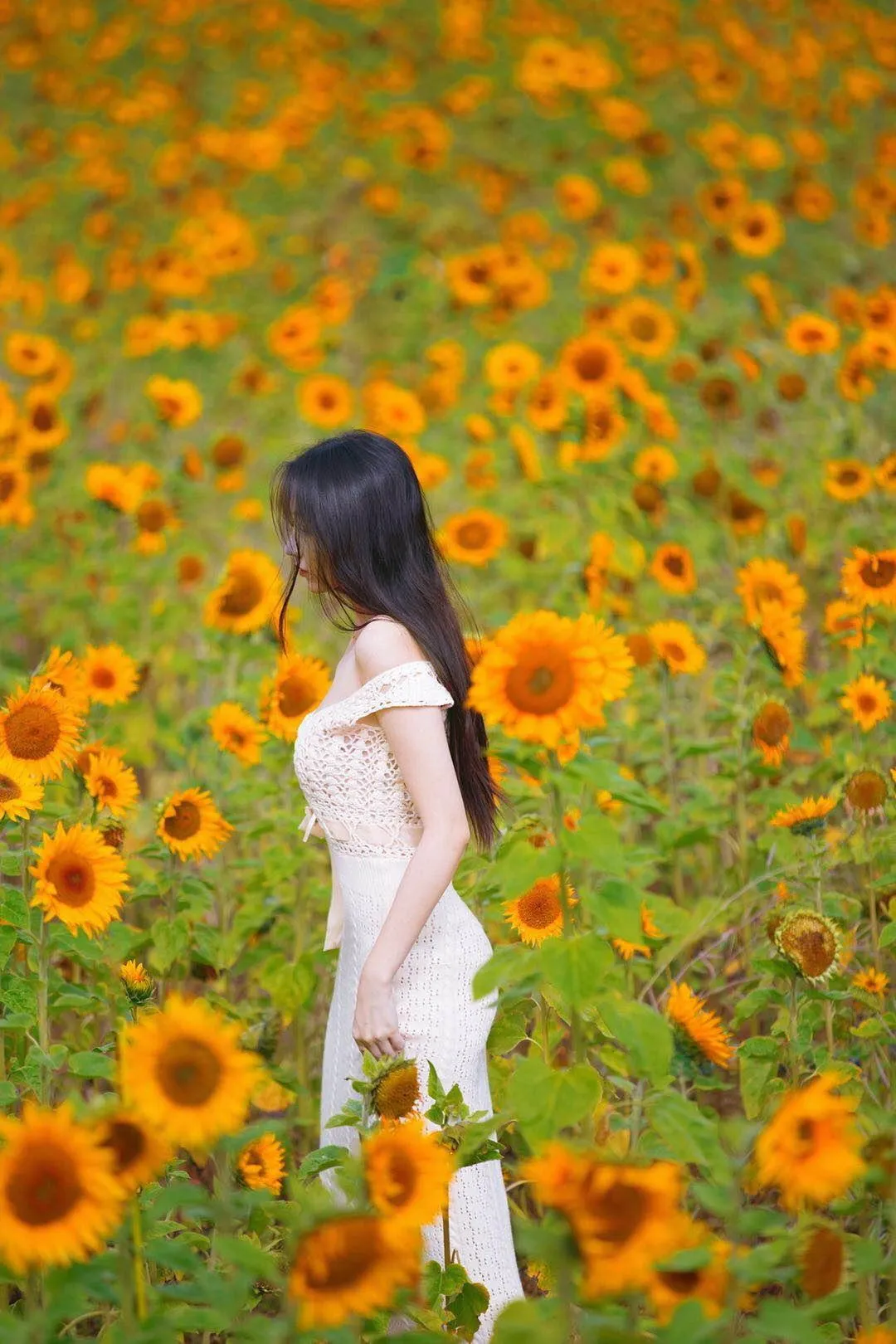 解锁花海人像拍照姿势，简单易学的7个姿势，帮你拍出高质量作品插图4