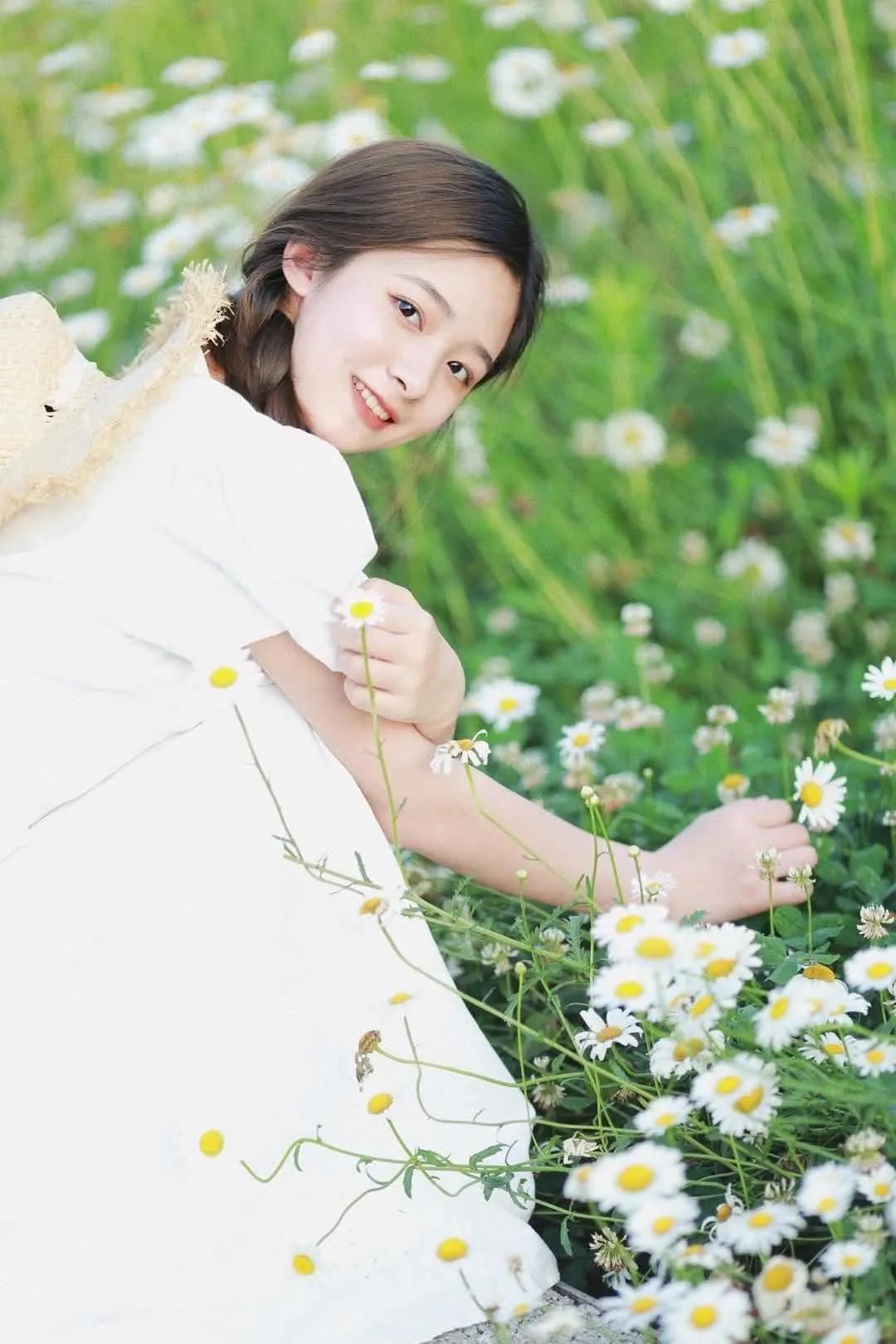 女生花海人像姿势分享，怎么拍都好看的7个姿势，拍花海美照必备插图5