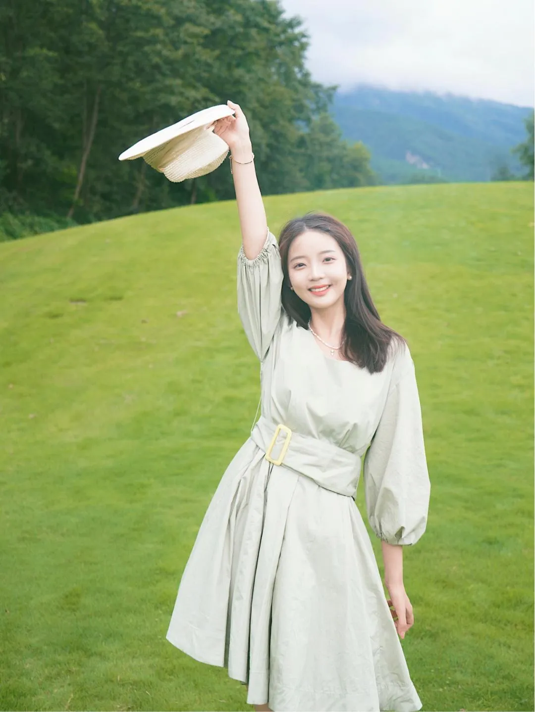 好看拍照姿势,不得不学这9个,拍照自然又好看插图3 好看拍照姿势,不得不学这9个,拍照自然又好看插图3