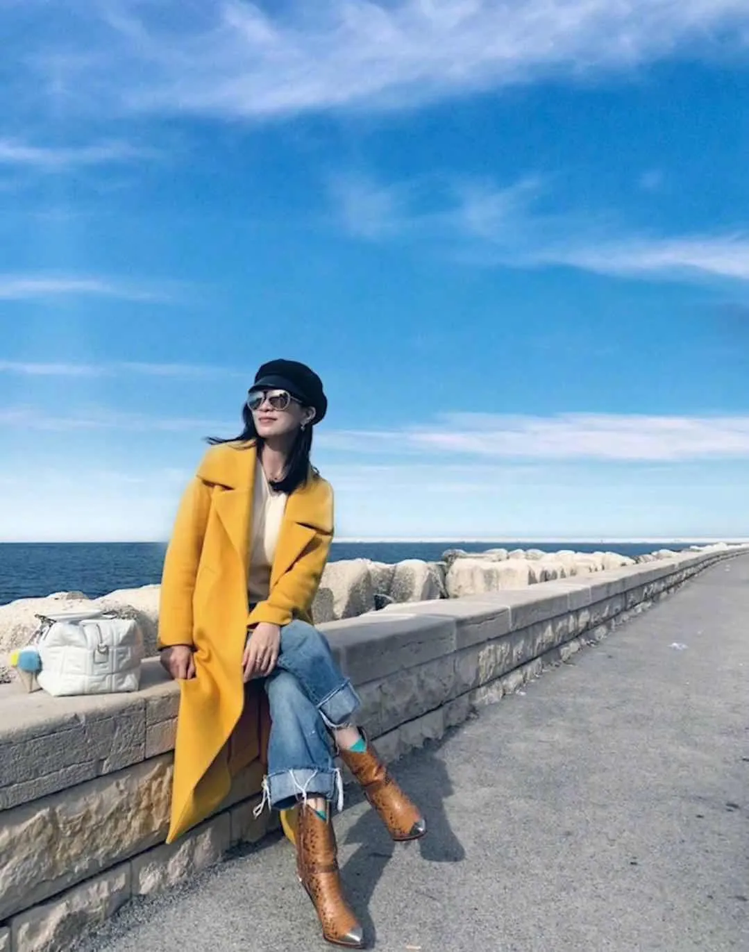 女人到中年拍照姿势怎么摆?8个姿势值得学,让你大方优雅有气质插图1 女人到中年拍照姿势怎么摆?8个姿势值得学,让你大方优雅有气质插图1