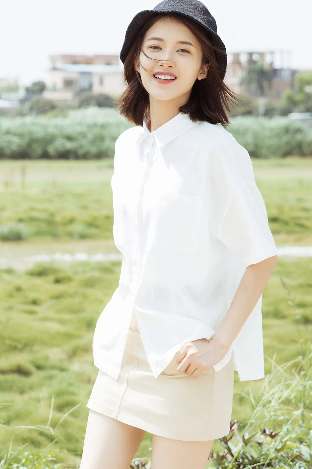 女生拍摄户外人像照，这7个姿势学起来，拍照显自然显好看-无料摄影圈