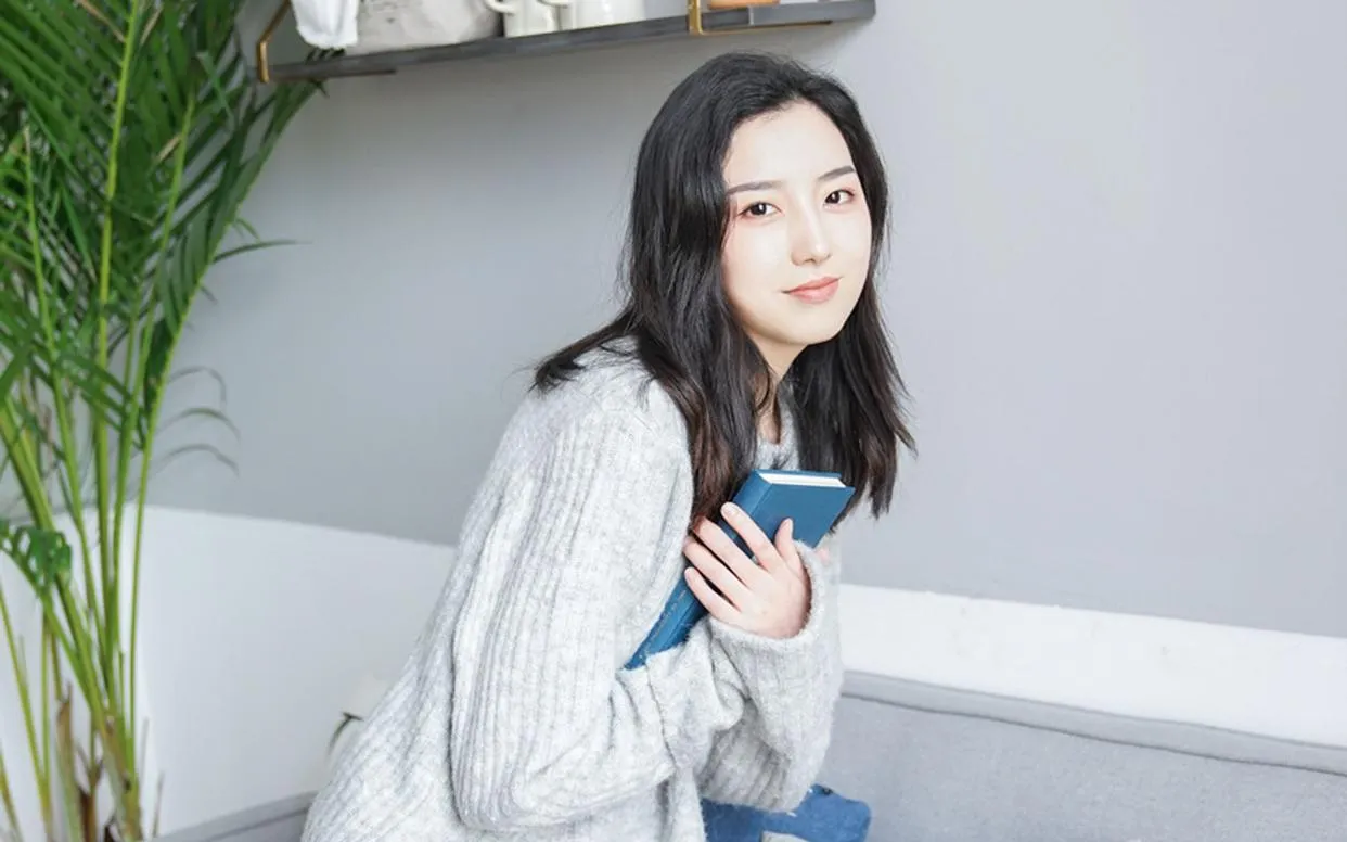 中年女士拍照，这9个姿势值得学习，好看、自然、有气质插图9