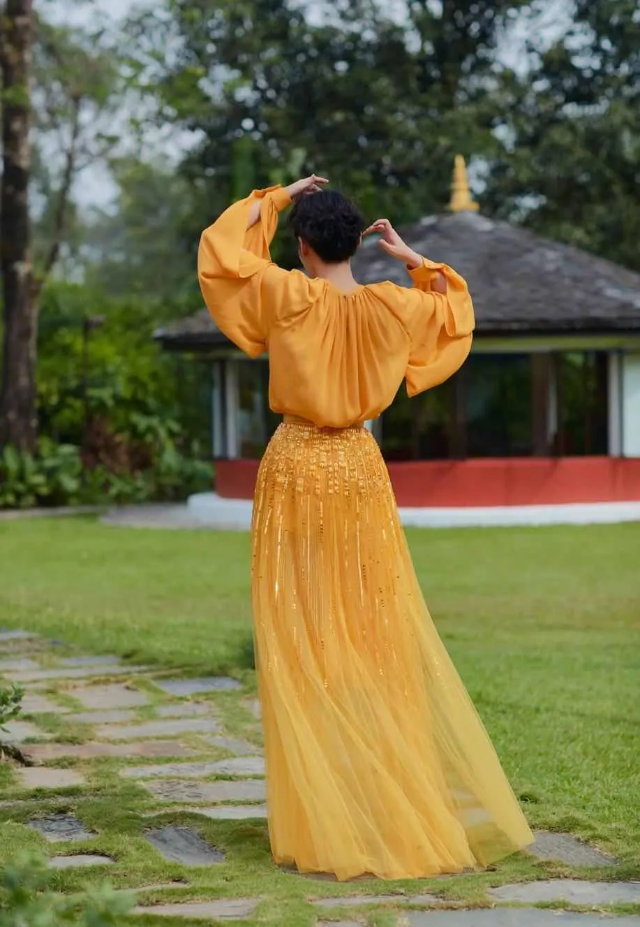 女人到中年拍照姿势怎么摆?8个姿势值得学,让你大方优雅有气质插图2 女人到中年拍照姿势怎么摆?8个姿势值得学,让你大方优雅有气质插图2