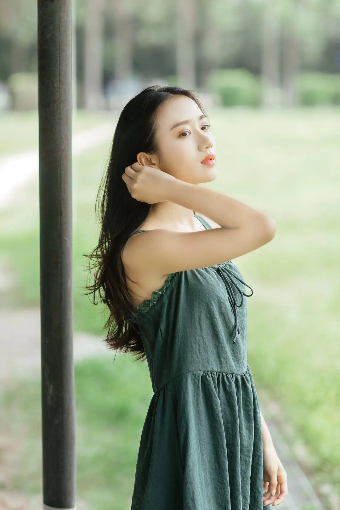 简单易学的拍照姿势教程，任何场景都通用，拍出你的自然美插图5