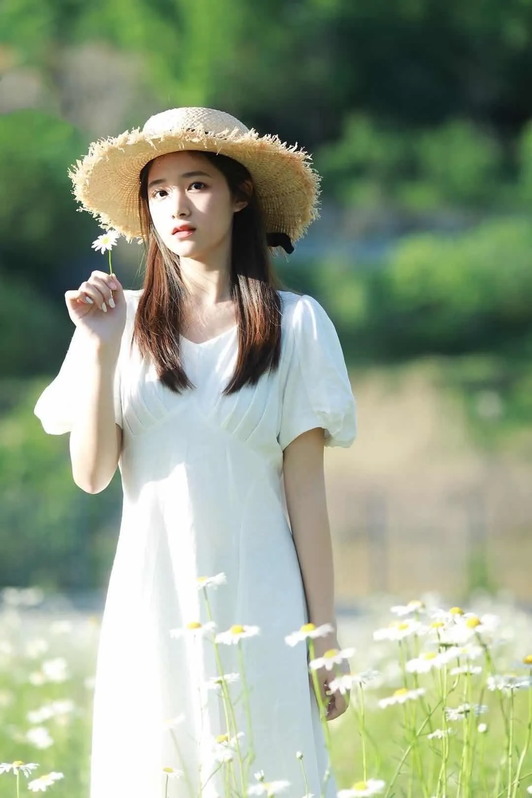 女生花海人像姿势分享，怎么拍都好看的7个姿势，拍花海美照必备插图2