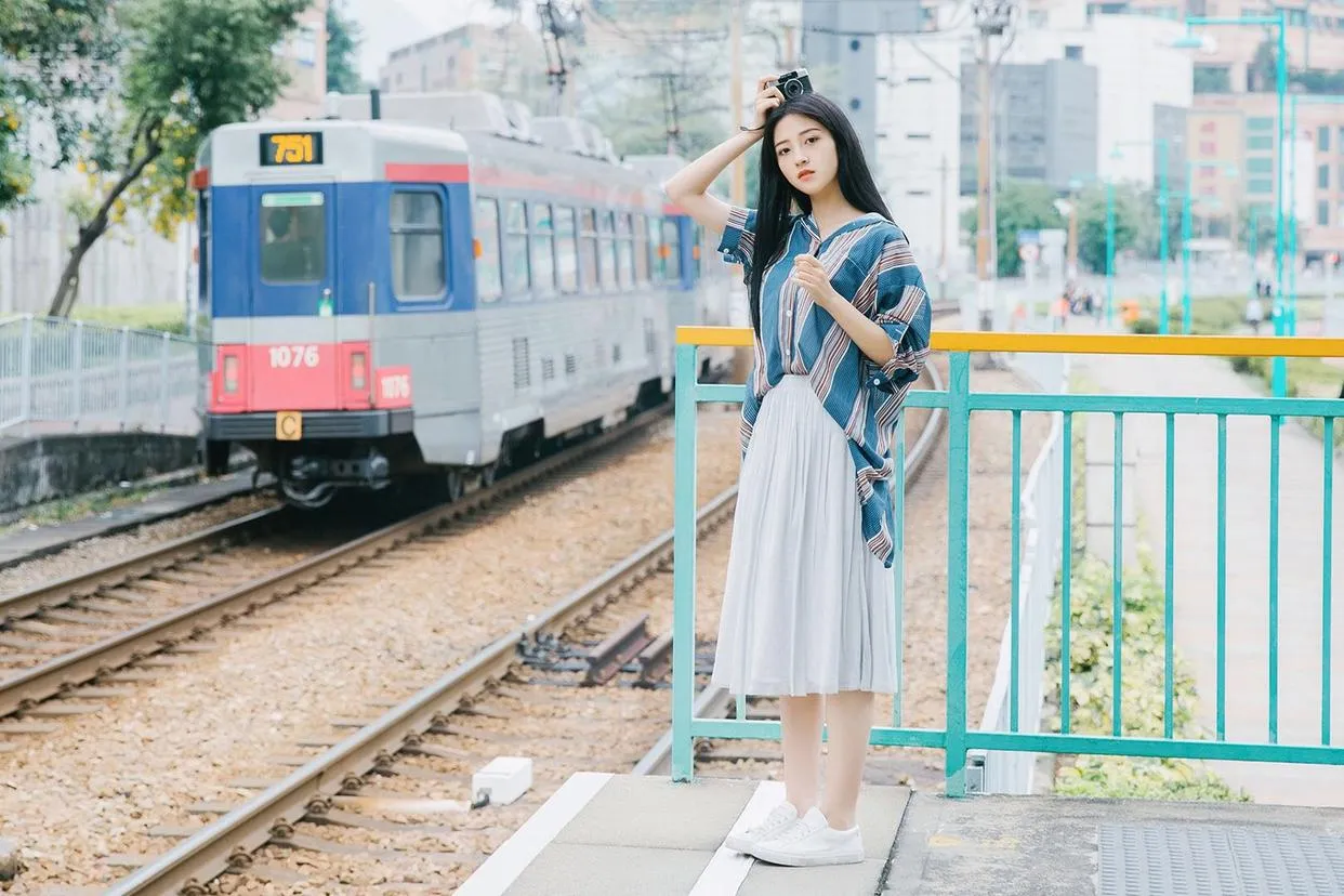 拍摄文艺旅行写真,7个姿势技巧把握好,轻松拍摄文艺大片插图3 拍摄文艺旅行写真,7个姿势技巧把握好,轻松拍摄文艺大片插图3
