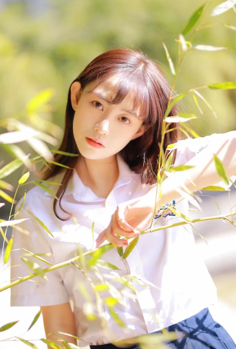 女生拍照通用的7个姿势和技巧，简单易学，拍照更显自然和上镜插图4