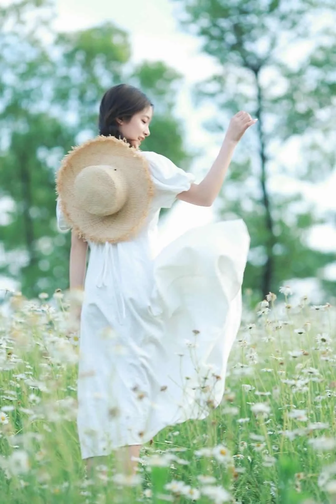 女生花海人像姿势分享，怎么拍都好看的7个姿势，拍花海美照必备插图7