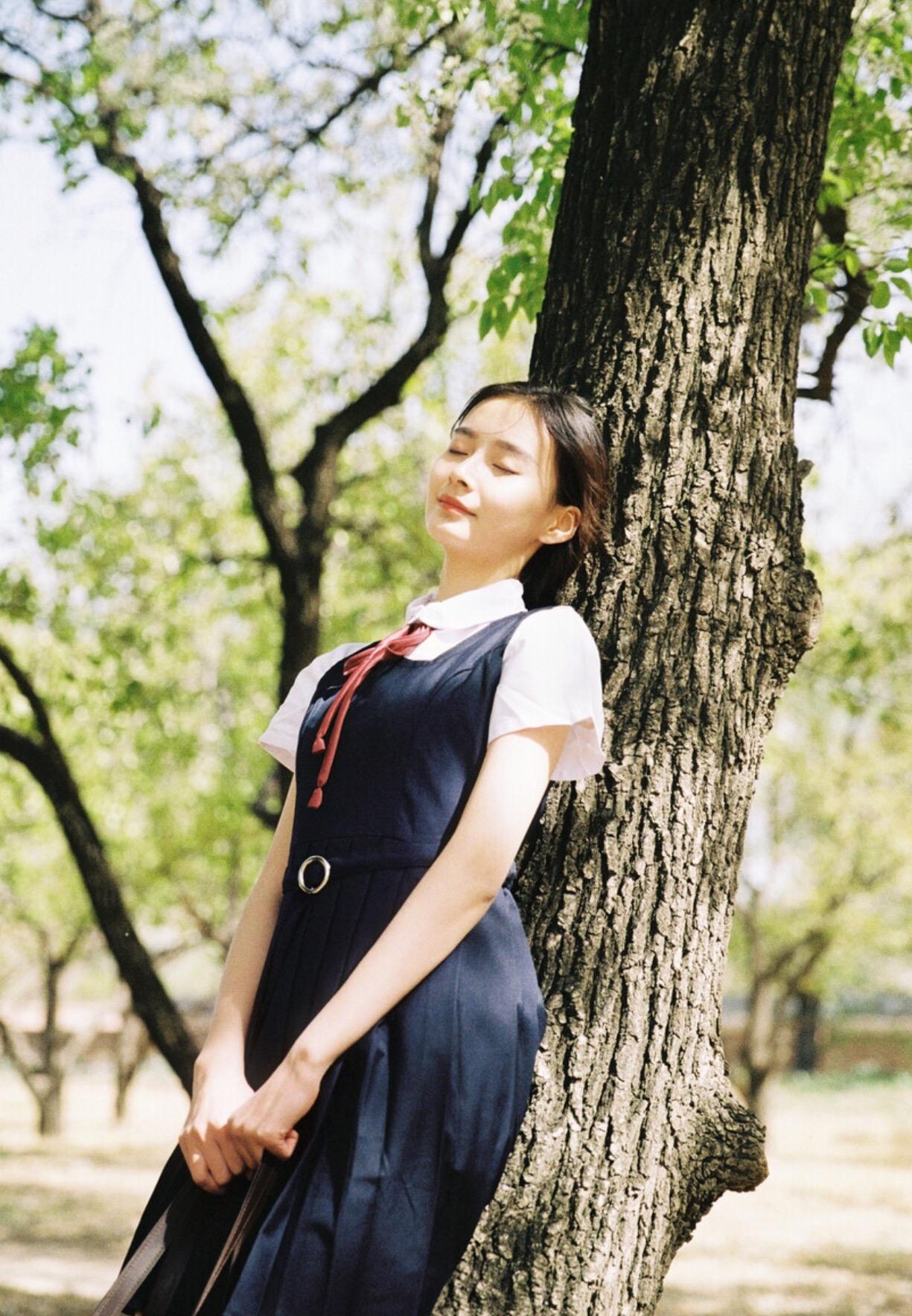 从不会摆拍到拍照达人，拍照姿势可参考这7个，拍照又好看又自然插图4