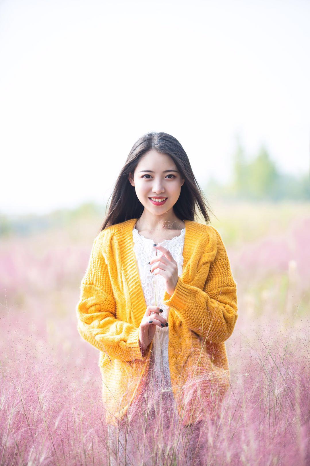 秋天拍摄粉黛人像,这8个姿势技巧值得一学,姿势简单也很美插图5 秋天拍摄粉黛人像,这8个姿势技巧值得一学,姿势简单也很美插图5