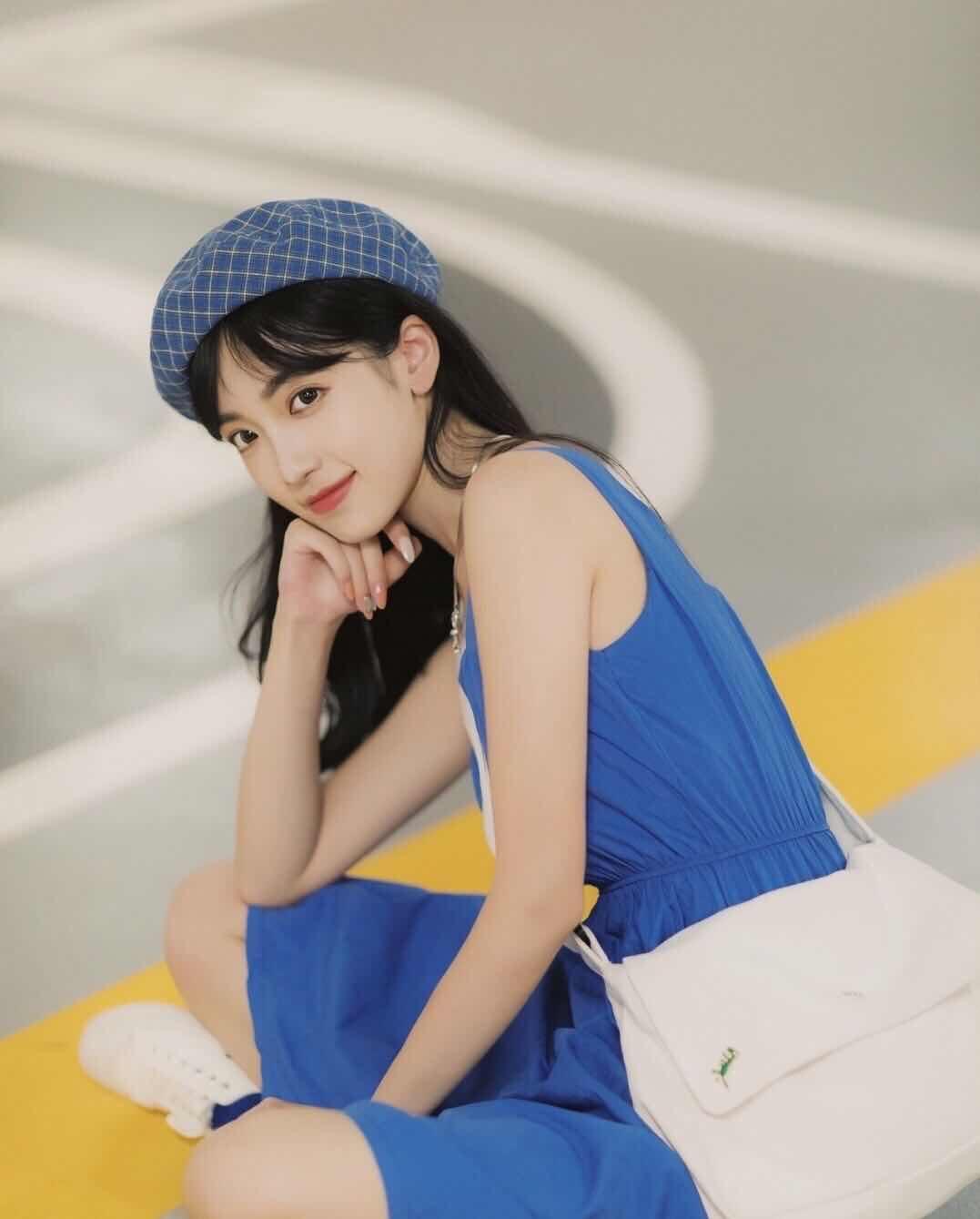 停车场拍照姿势你有几种？不要刻意摆拍，7个姿势助你上镜又自然插图4