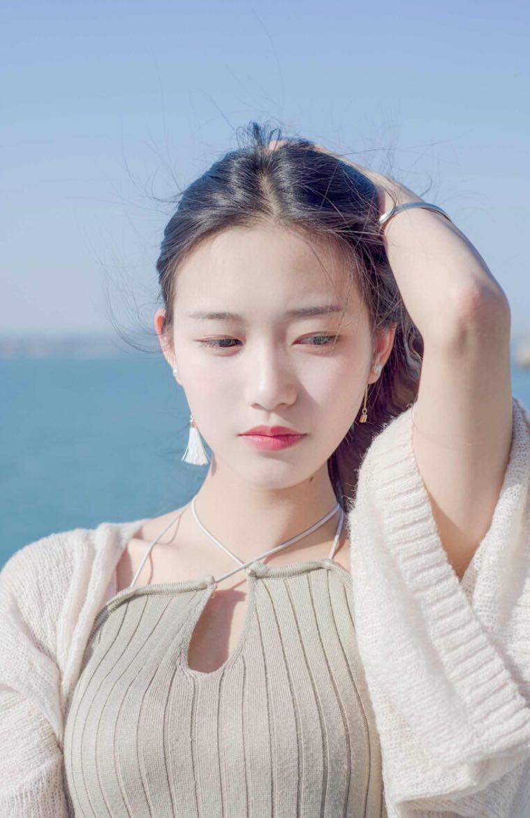 不会摆拍看过来,7个拍照姿势模板,助你拍出自然好看的美女人像插图5 不会摆拍看过来,7个拍照姿势模板,助你拍出自然好看的美女人像插图5