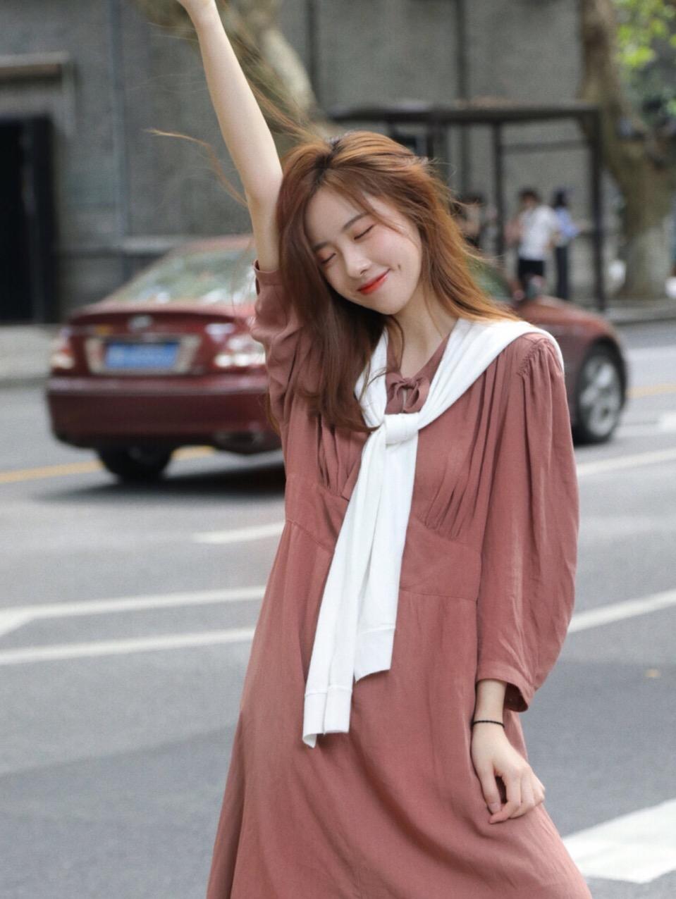 拍照并不一定要美景,学好这7个姿势,街边也能随手拍美照插图5 拍照并不一定要美景,学好这7个姿势,街边也能随手拍美照插图5