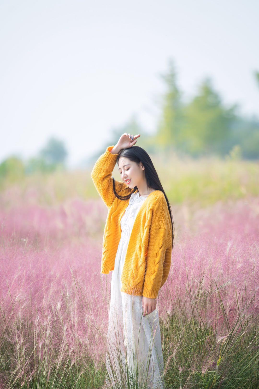 秋天拍摄粉黛人像,这8个姿势技巧值得一学,姿势简单也很美插图6 秋天拍摄粉黛人像,这8个姿势技巧值得一学,姿势简单也很美插图6