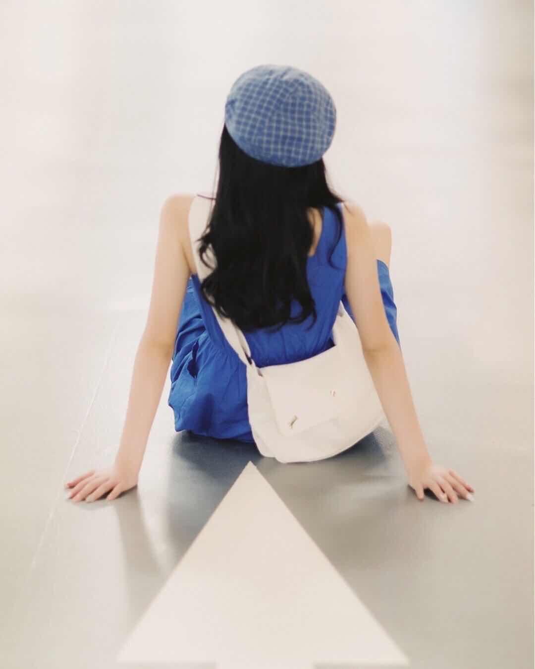 停车场拍照姿势你有几种？不要刻意摆拍，7个姿势助你上镜又自然插图6