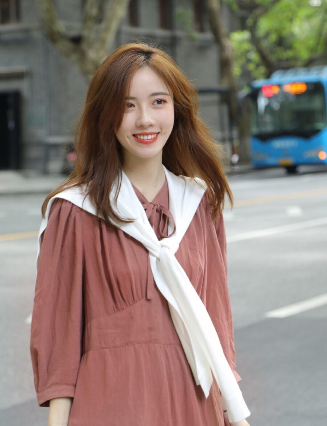 拍照并不一定要美景,学好这7个姿势,街边也能随手拍美照插图2 拍照并不一定要美景,学好这7个姿势,街边也能随手拍美照插图2