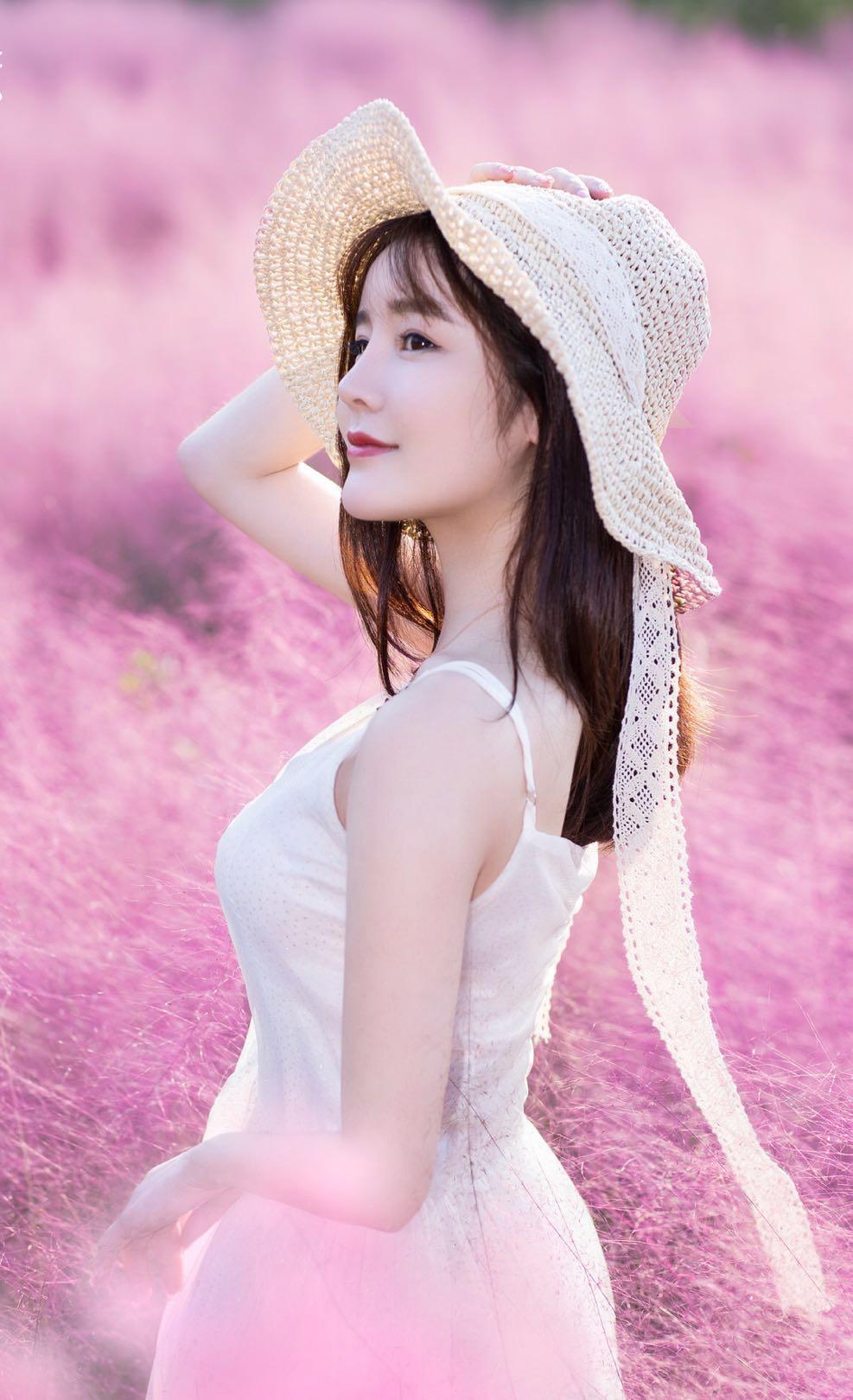 超实用的粉黛人像拍照姿势,用简约不做作的姿势,拍出你的自然美插图3 超实用的粉黛人像拍照姿势,用简约不做作的姿势,拍出你的自然美插图3