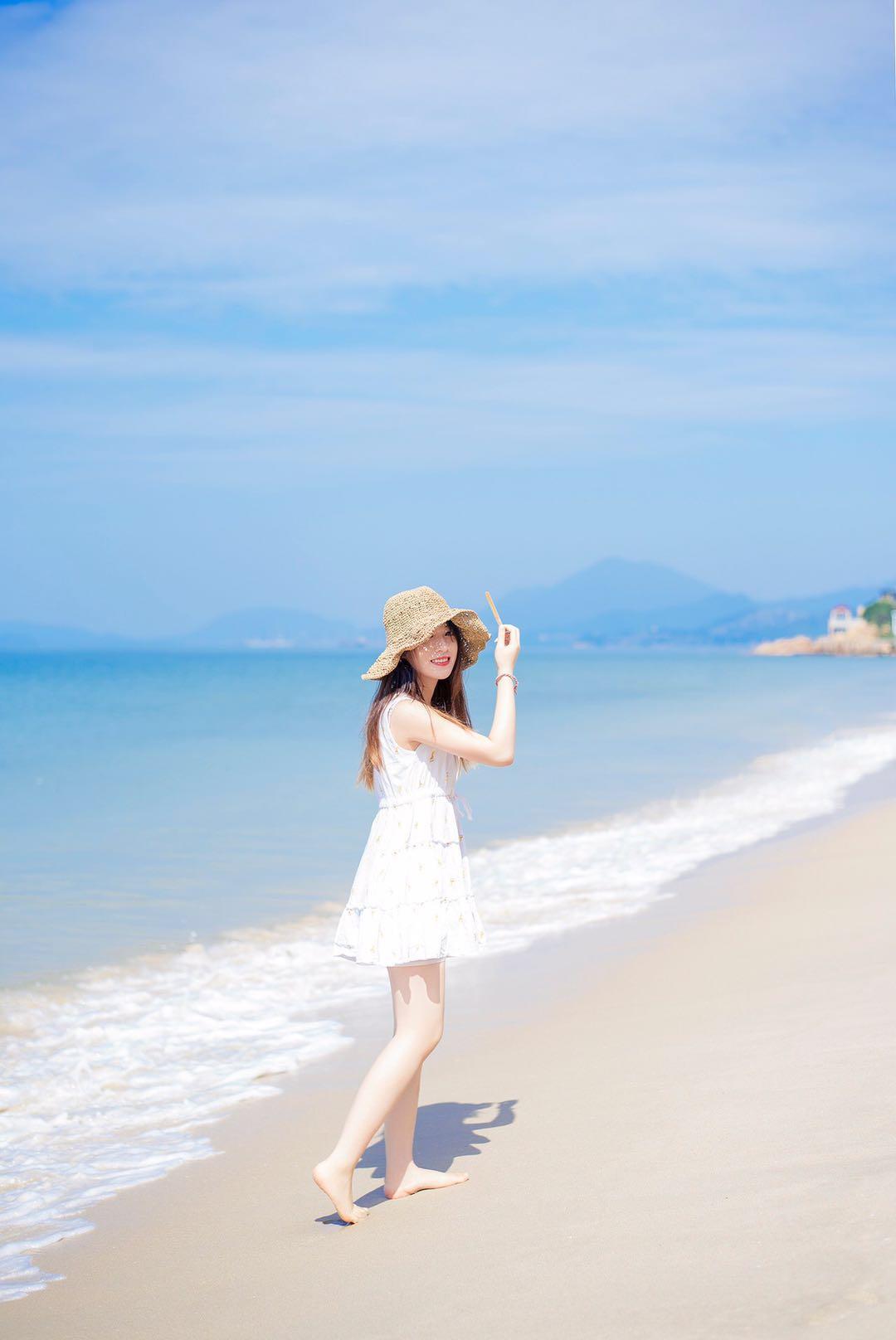 假期游玩拍照的9个姿势，照着这些姿势拍，拍照很美也自然插图1