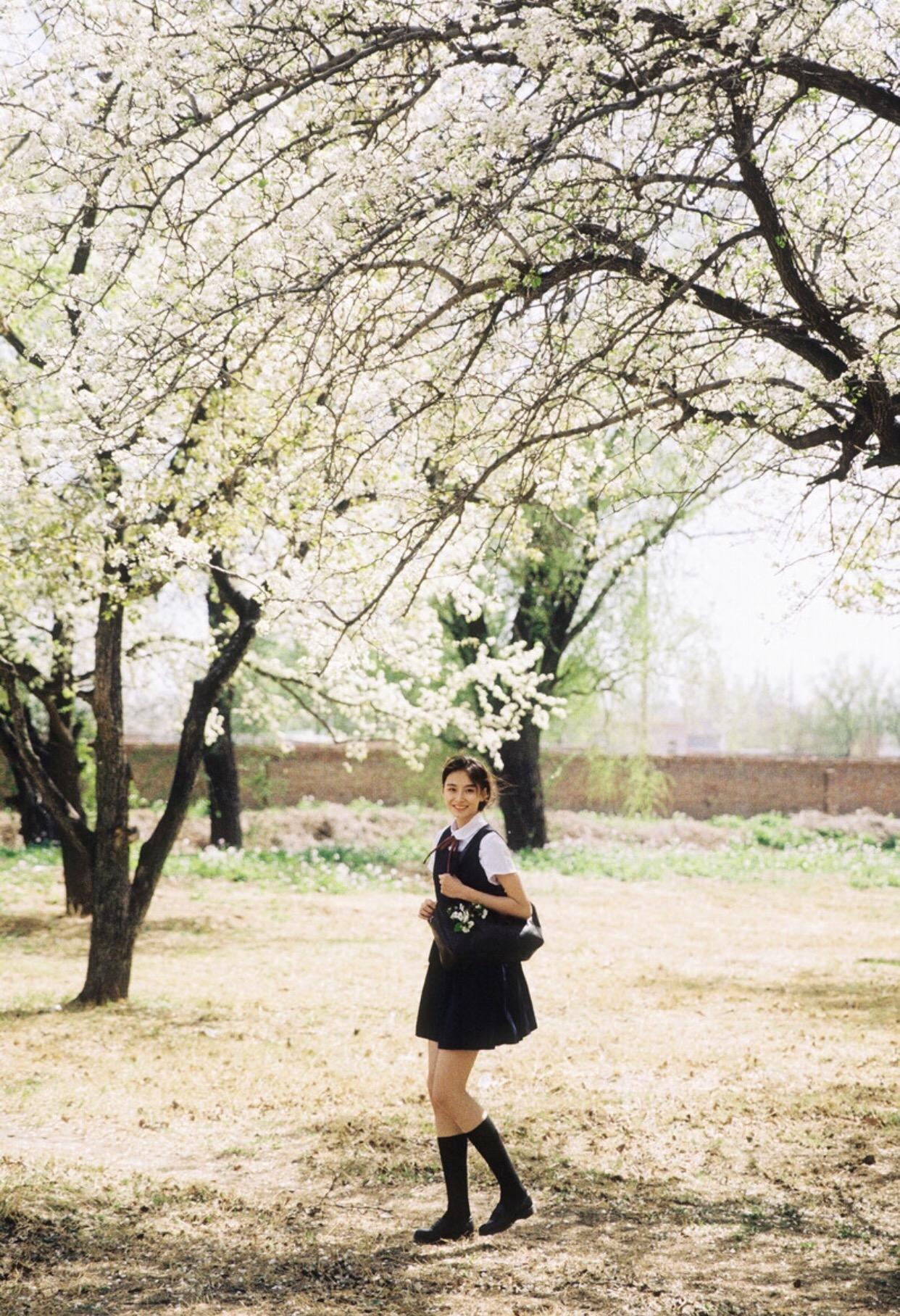 从不会摆拍到拍照达人，拍照姿势可参考这7个，拍照又好看又自然插图5