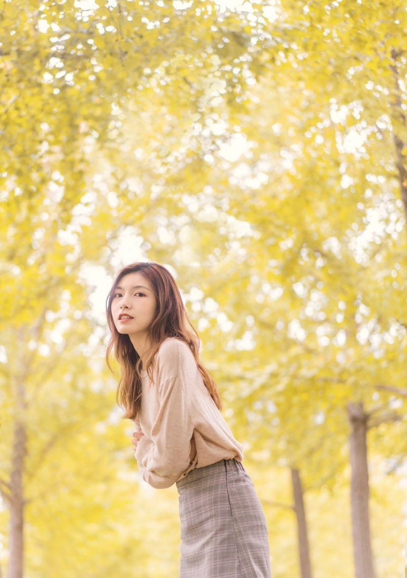银杏那么美,银杏人像怎么拍得更精彩和出色?8个技巧送给你插图6 银杏那么美,银杏人像怎么拍得更精彩和出色?8个技巧送给你插图6