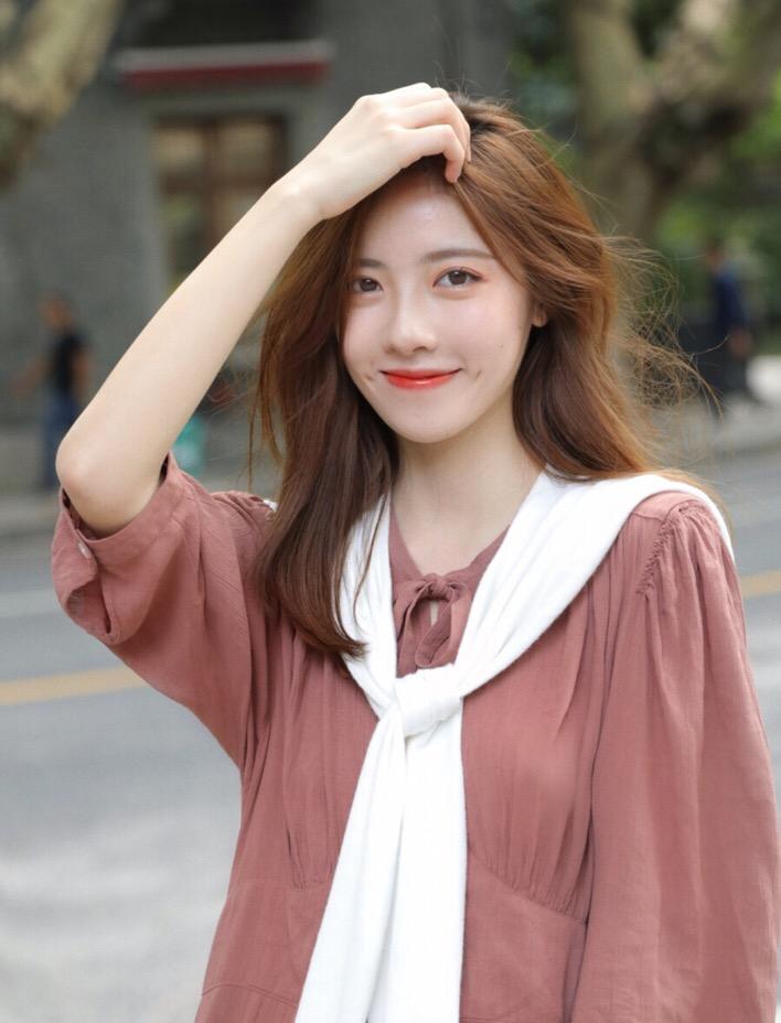 拍照并不一定要美景,学好这7个姿势,街边也能随手拍美照插图3 拍照并不一定要美景,学好这7个姿势,街边也能随手拍美照插图3