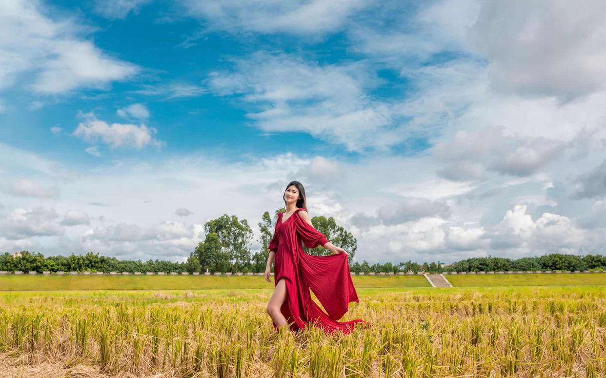 拍摄全身照怎么摆放双手？7个姿势教会你，既能避免手空还显好看插图4