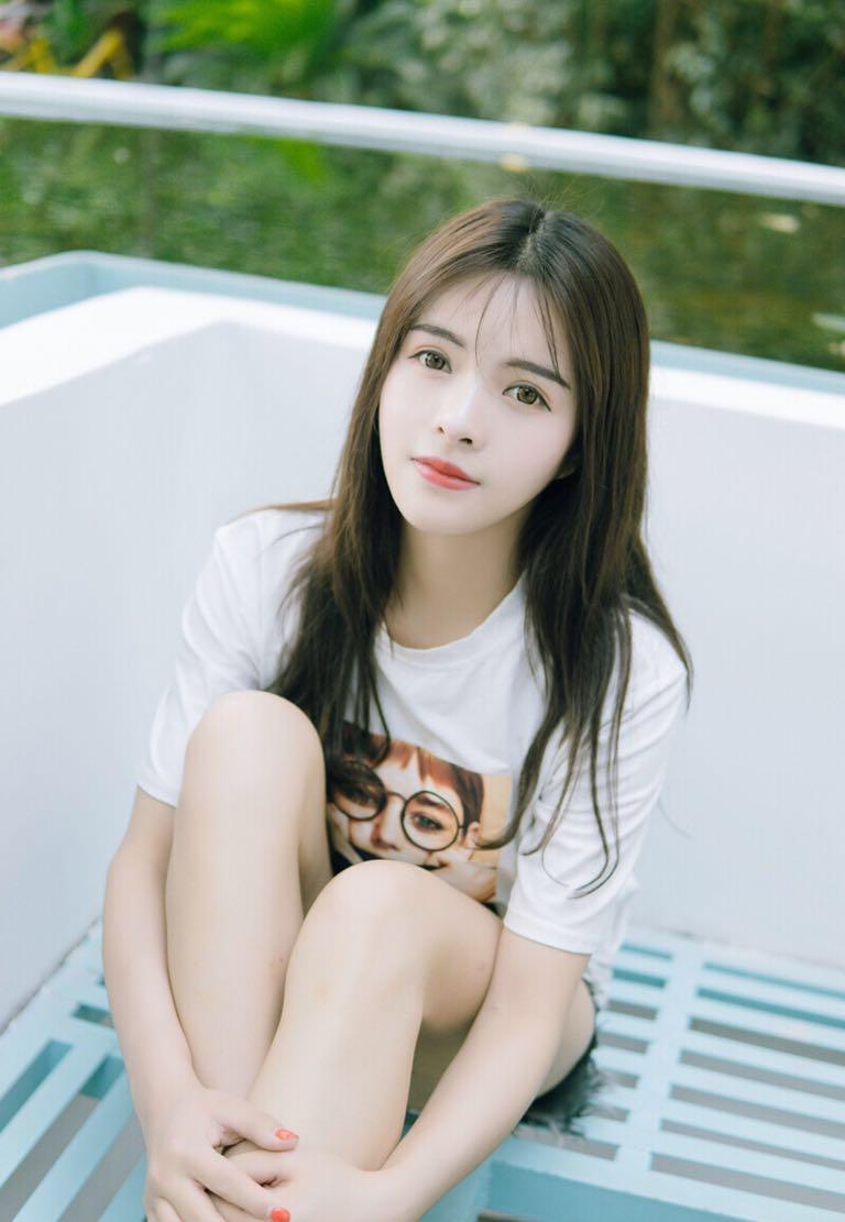 不会摆拍看过来,7个拍照姿势模板,助你拍出自然好看的美女人像插图4 不会摆拍看过来,7个拍照姿势模板,助你拍出自然好看的美女人像插图4