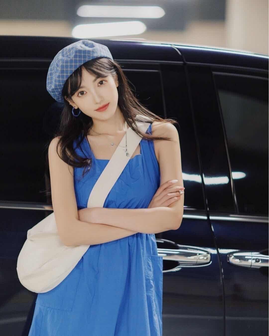 停车场拍照姿势你有几种？不要刻意摆拍，7个姿势助你上镜又自然插图1