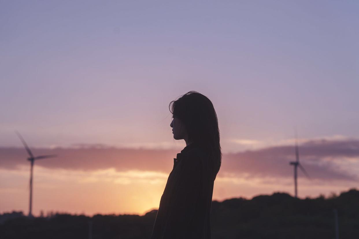 不会摆拍看过来,7个拍照姿势模板,助你拍出自然好看的美女人像插图1 不会摆拍看过来,7个拍照姿势模板,助你拍出自然好看的美女人像插图1