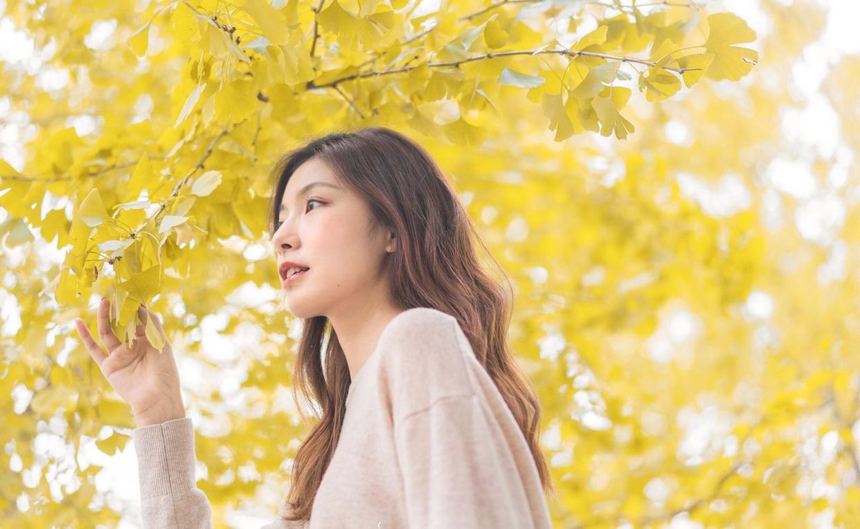 银杏那么美，银杏人像怎么拍得更精彩和出色？8个技巧送给你-无料摄影圈