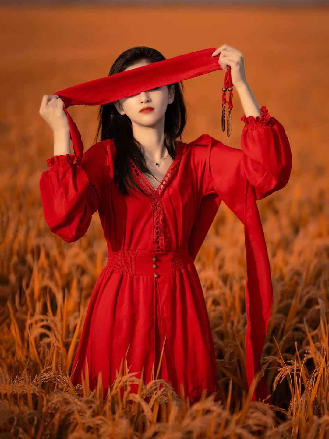 7个实用好看的姿势,教你如何解决手的摆放问题,姿势上镜不重样插图5 7个实用好看的姿势,教你如何解决手的摆放问题,姿势上镜不重样插图5