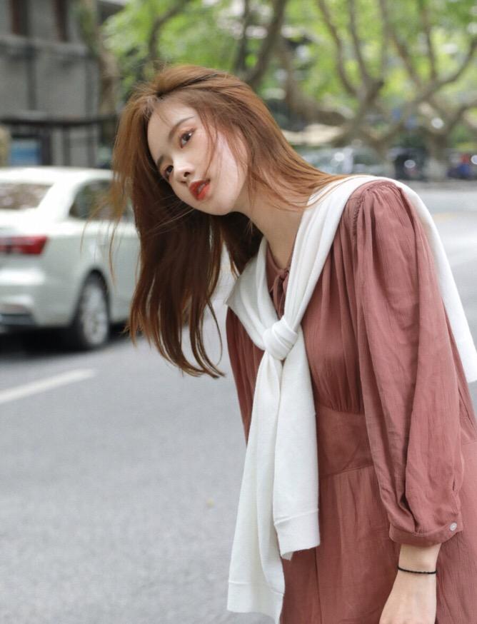 拍照并不一定要美景,学好这7个姿势,街边也能随手拍美照插图1 拍照并不一定要美景,学好这7个姿势,街边也能随手拍美照插图1