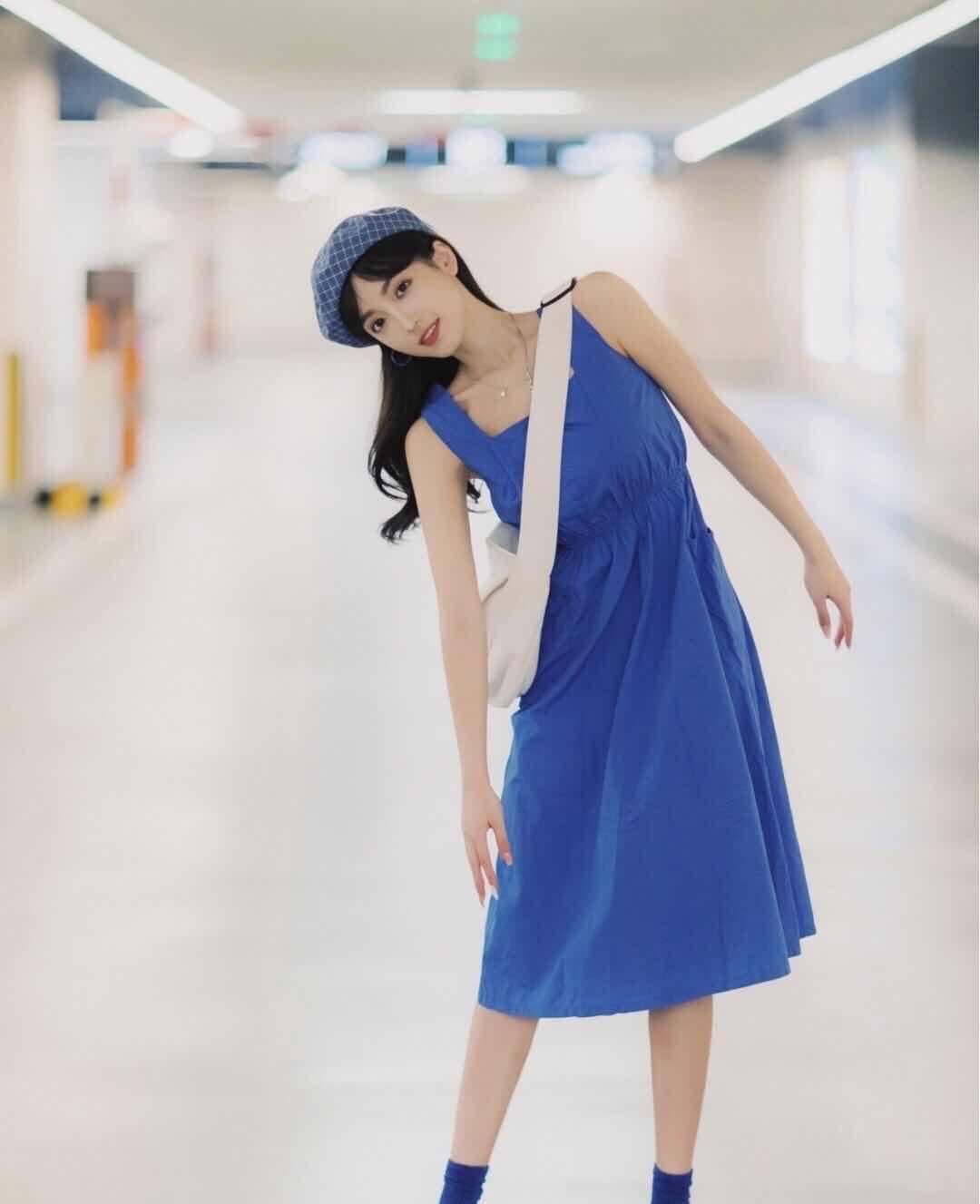 停车场拍照姿势你有几种？不要刻意摆拍，7个姿势助你上镜又自然插图5