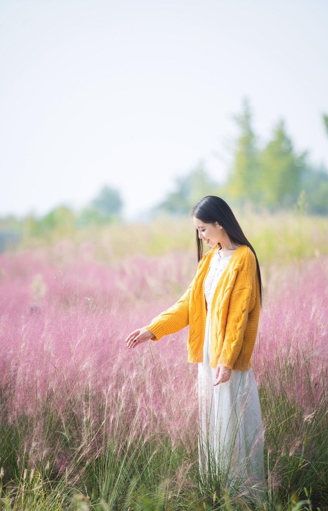 秋天拍摄粉黛人像,这8个姿势技巧值得一学,姿势简单也很美插图7 秋天拍摄粉黛人像,这8个姿势技巧值得一学,姿势简单也很美插图7