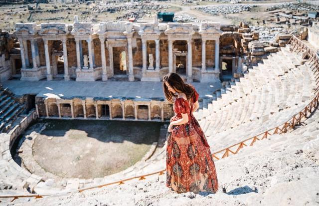 旅行照怎么拍得更美更吸睛?7个姿势技巧,新手也能拍旅行美照插图3 旅行照怎么拍得更美更吸睛?7个姿势技巧,新手也能拍旅行美照插图3