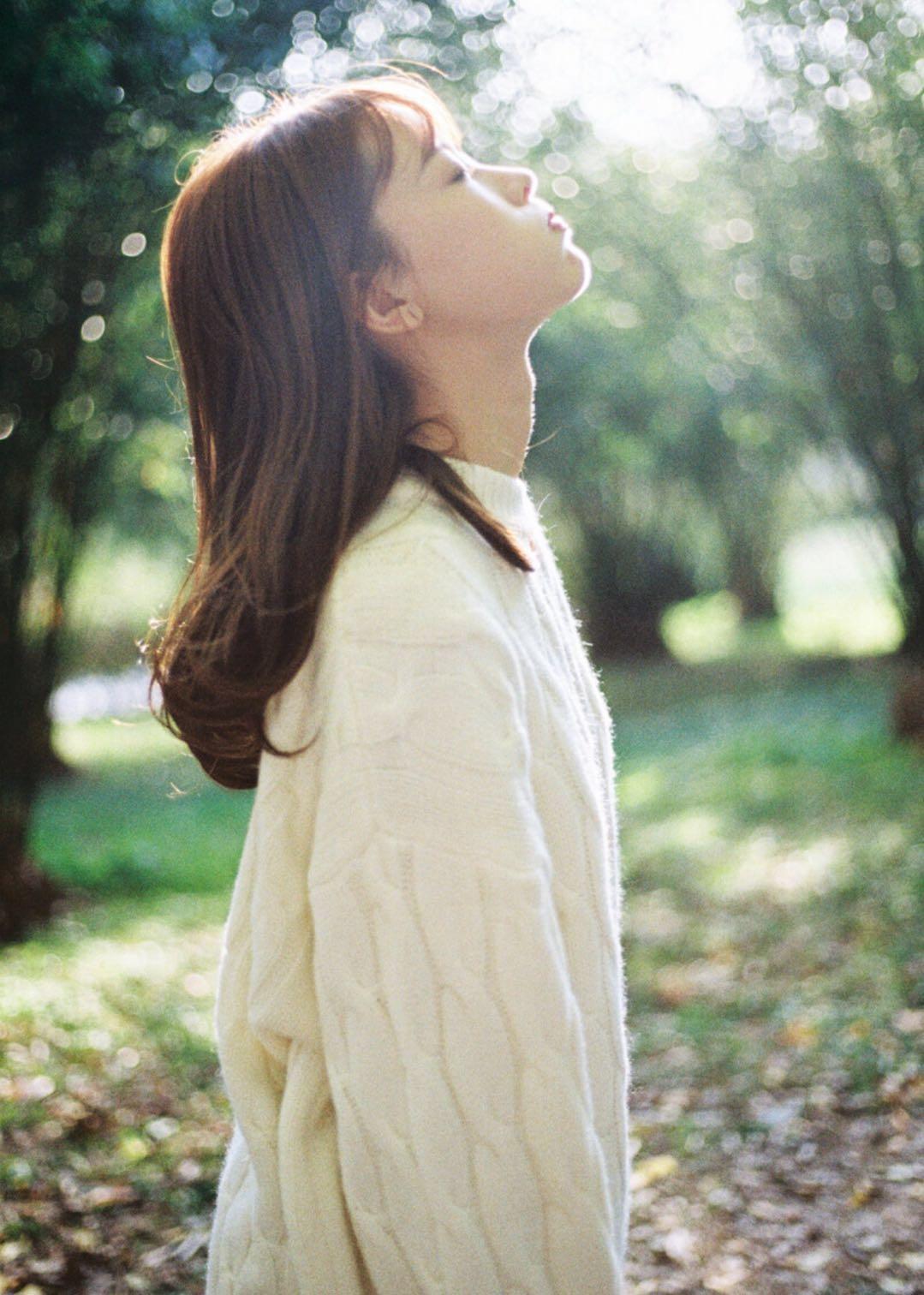 秋天拍人像的8个技巧，唯美文艺又好看，拍照景美仁也美插图7