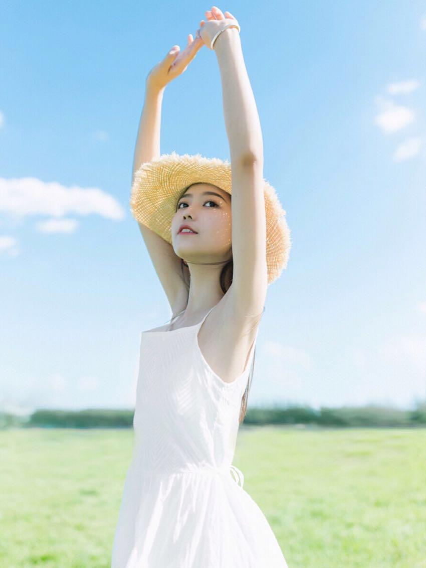 假期游玩拍照的9个姿势，照着这些姿势拍，拍照很美也自然插图9