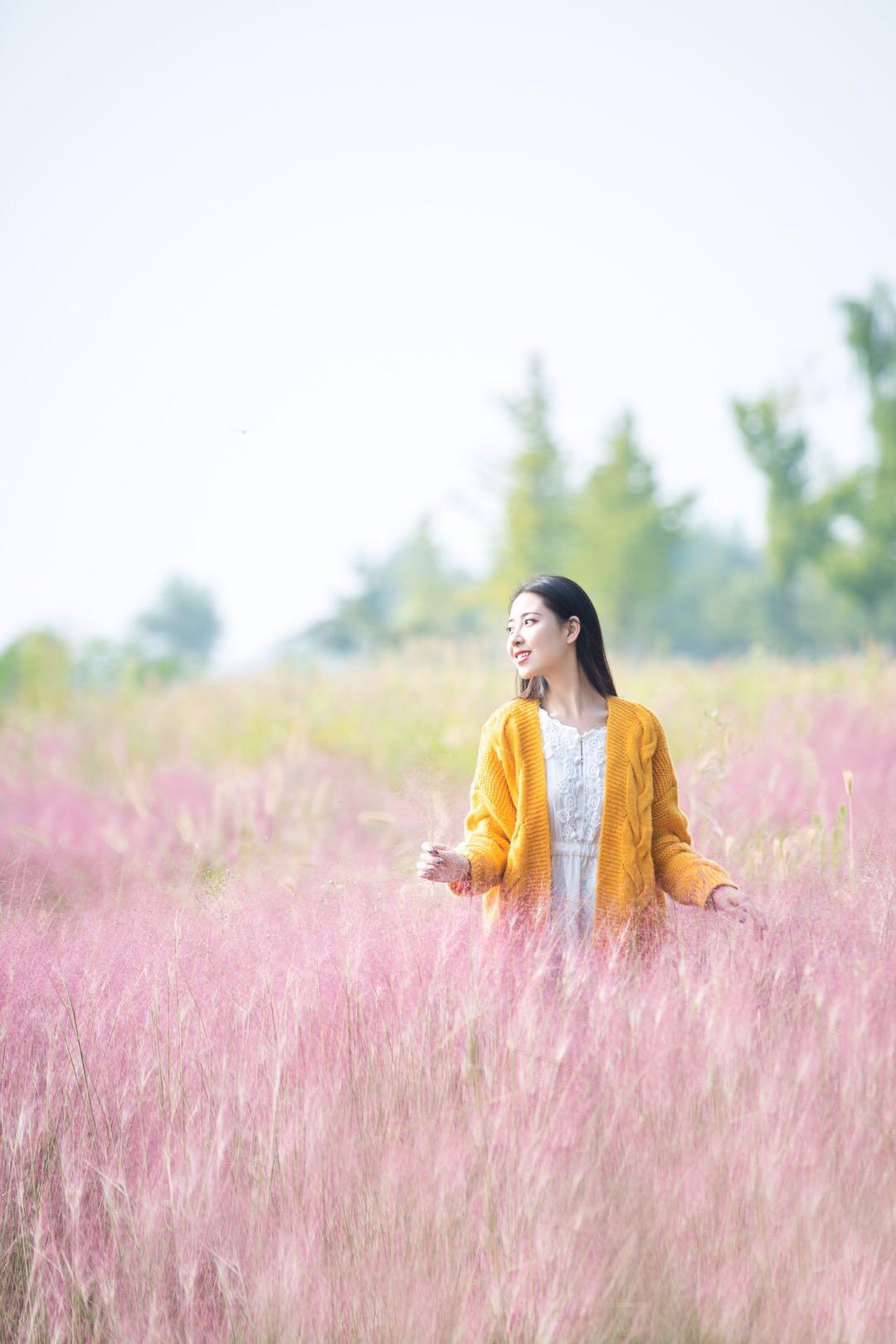 秋天拍摄粉黛人像,这8个姿势技巧值得一学,姿势简单也很美插图4 秋天拍摄粉黛人像,这8个姿势技巧值得一学,姿势简单也很美插图4